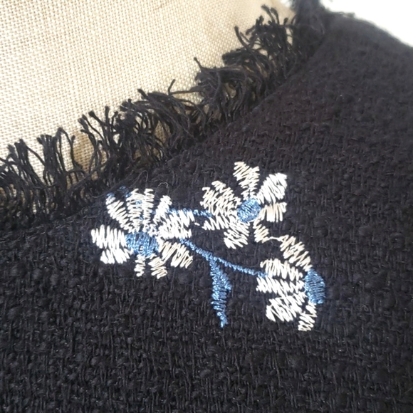 ANN TAYLOR Black Sleeveless Embroidered Top Floral Design - Picture 9 of 16